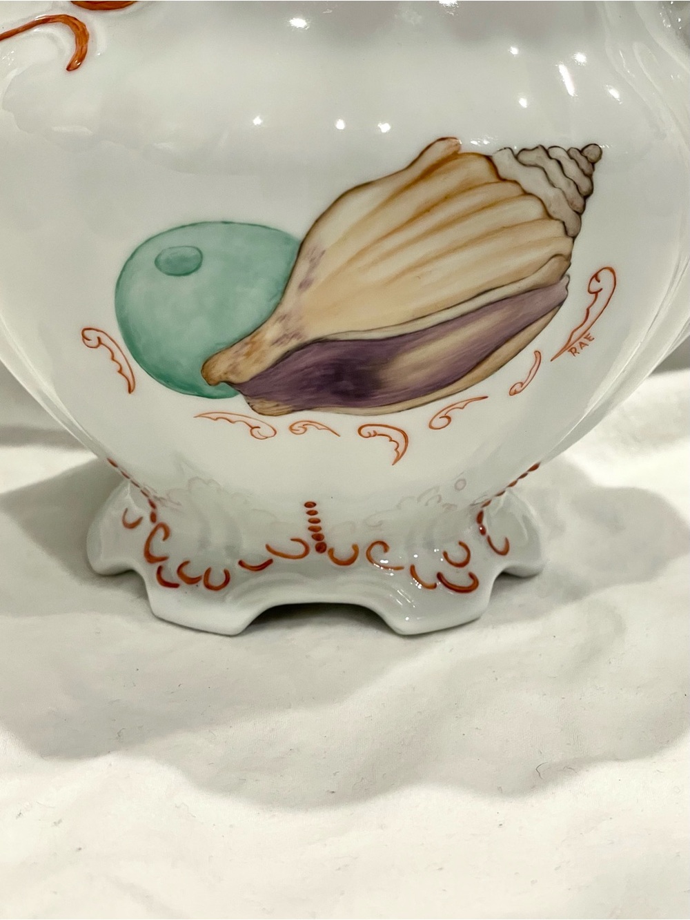 White Porcelain Teapot w Seashell Design | Japanese Kakiemon Style Scrollwork - Picture 4 of 15